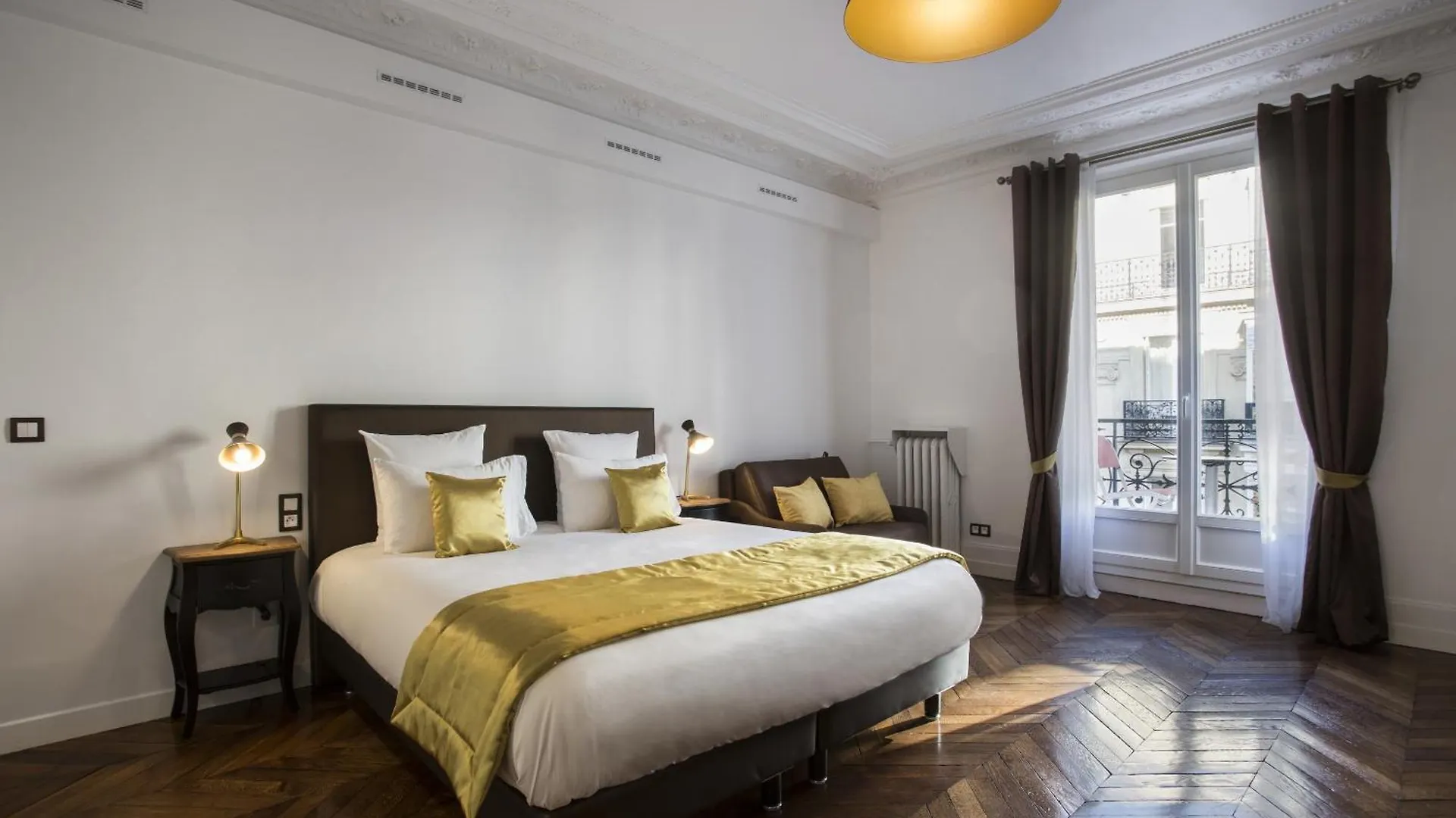 Vestay George V Paris